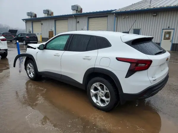 KL77LFE2XRC175335 2024 CHEVROLET TRAX - Image 2