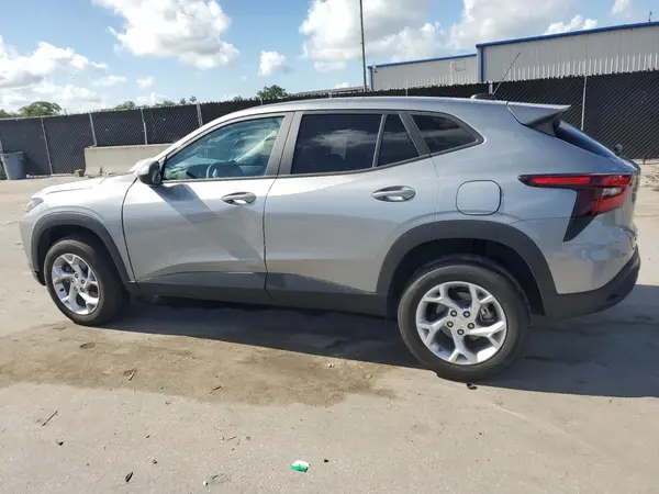 KL77LFE2XRC182866 2024 CHEVROLET TRAX - Image 2