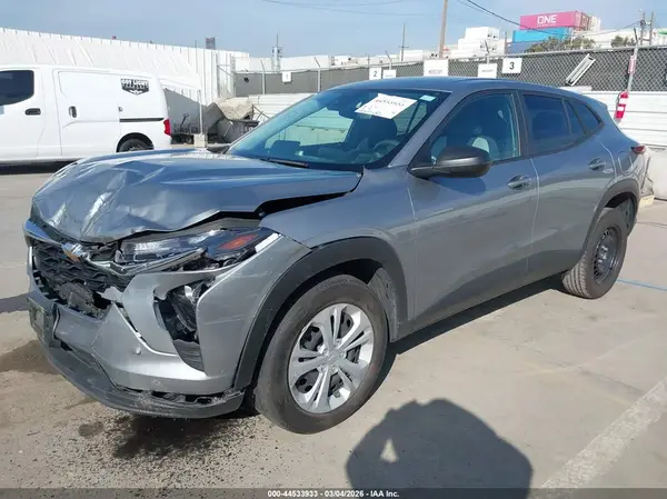 KL77LFE2XRC204672 2024 CHEVROLET TRAX - Image 2