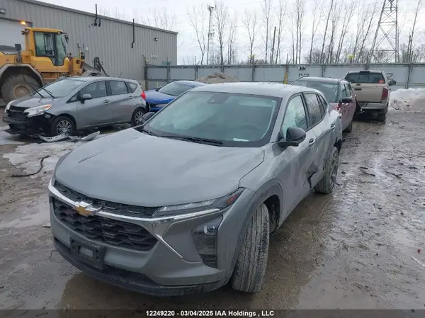 KL77LFE2XRC213243 2024 CHEVROLET TRAX - Image 2