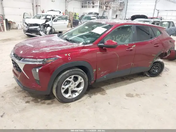 KL77LFE2XRC217678 2024 CHEVROLET TRAX - Image 2