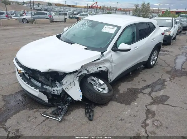 KL77LFE2XRC234514 2024 CHEVROLET TRAX - Image 2