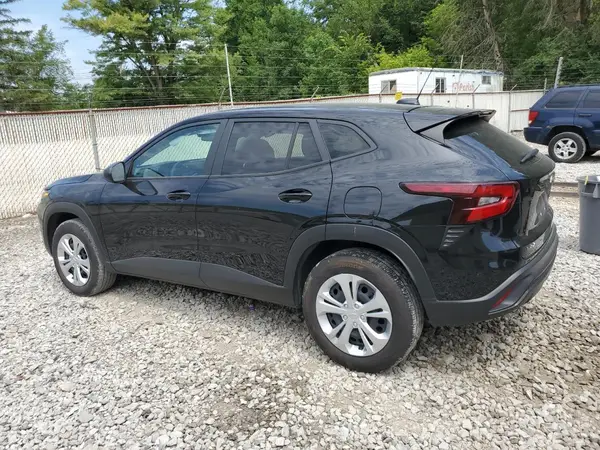 KL77LFE2XRC235758 2024 CHEVROLET TRAX - Image 2