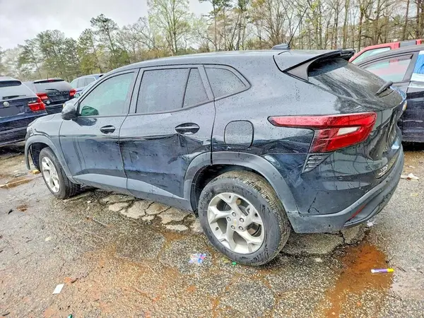 KL77LFE2XRC236358 2024 CHEVROLET TRAX - Image 2