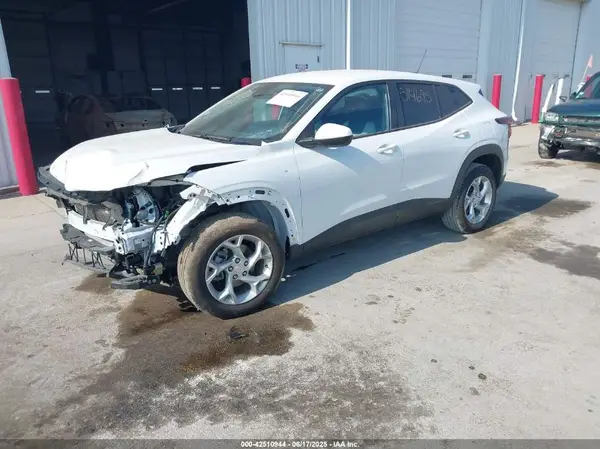 KL77LFE2XRC243715 2024 CHEVROLET TRAX - Image 2
