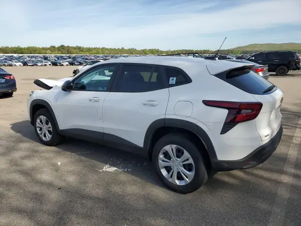 KL77LFEP0SC001629 2025 CHEVROLET TRAX - Image 2