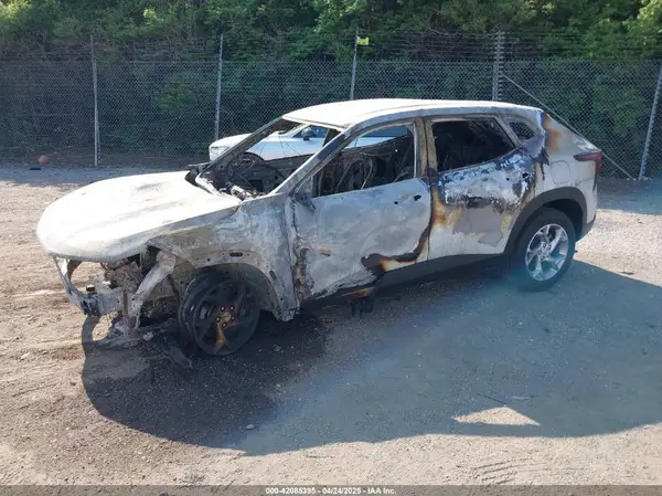 KL77LFEP0SC001677 2025 CHEVROLET TRAX - Image 2