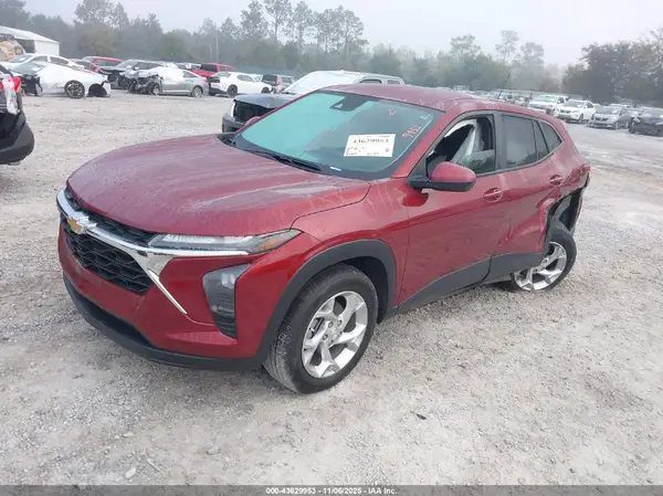 KL77LFEP0SC001758 2025 CHEVROLET TRAX - Image 2