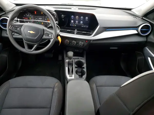 KL77LFEP0SC009598 2025 CHEVROLET TRAX - Image 8