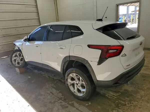KL77LFEP0SC009634 2025 CHEVROLET TRAX - Image 2
