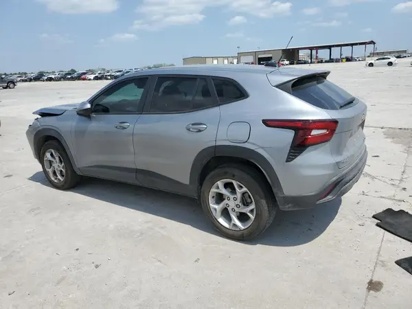 KL77LFEP0SC020228 2025 CHEVROLET TRAX - Image 2