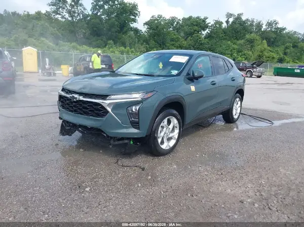KL77LFEP0SC026160 2025 CHEVROLET TRAX - Image 2