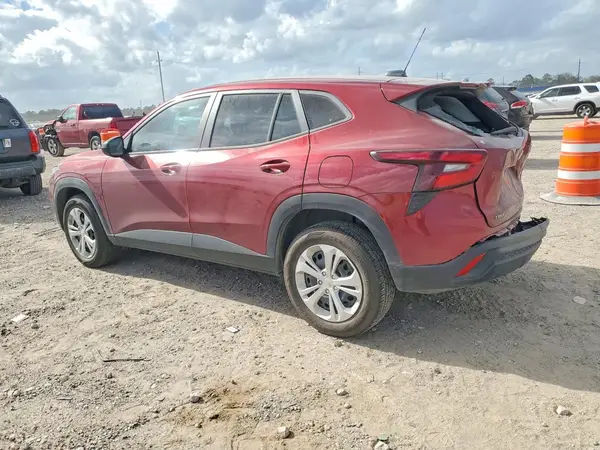 KL77LFEP0SC028104 2025 CHEVROLET TRAX - Image 2