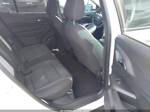 KL77LFEP0SC047722 2025 CHEVROLET TRAX - Image 8