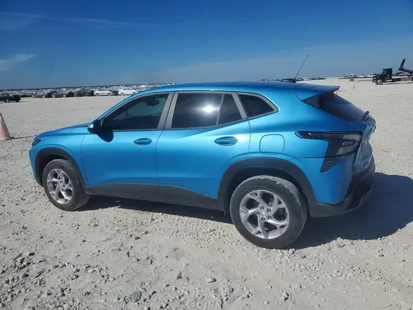 KL77LFEP0SC064665 2025 CHEVROLET TRAX - Image 2