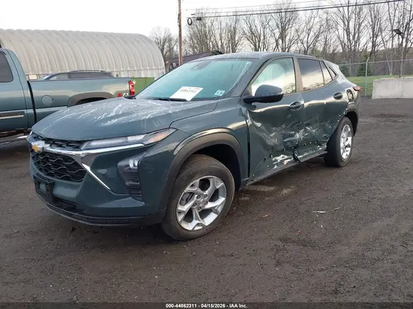 KL77LFEP0SC077805 2025 CHEVROLET TRAX - Image 2