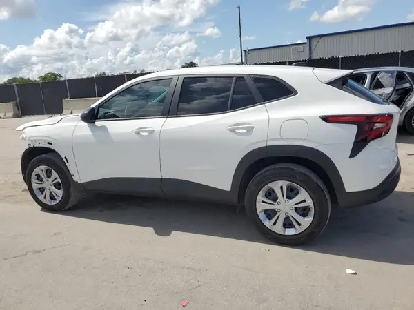 KL77LFEP0SC108521 2025 CHEVROLET TRAX - Image 2