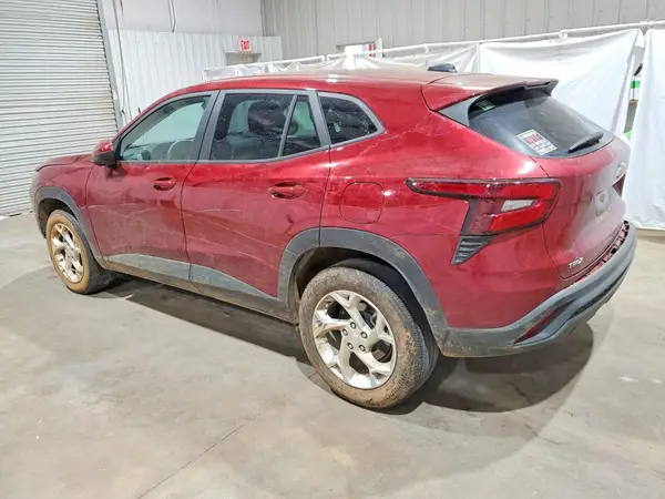 KL77LFEP0SC153538 2025 CHEVROLET TRAX - Image 2