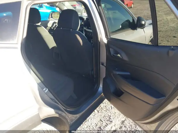 KL77LFEP0SC168167 2025 CHEVROLET TRAX - Image 8