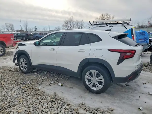 KL77LFEP0SC184448 2025 CHEVROLET TRAX - Image 2