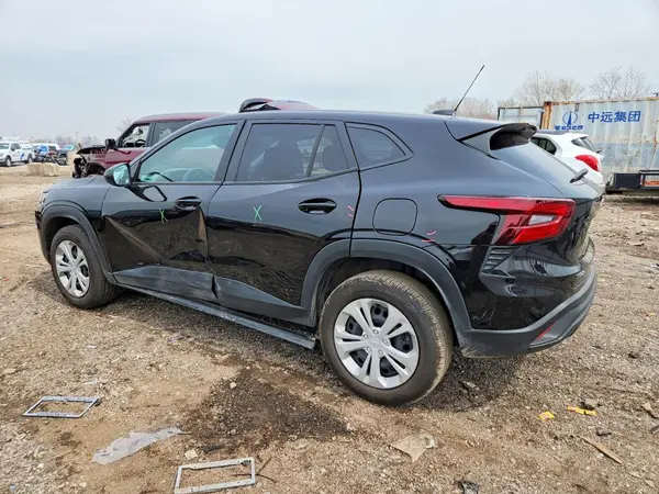 KL77LFEP0SC229050 2025 CHEVROLET TRAX - Image 2