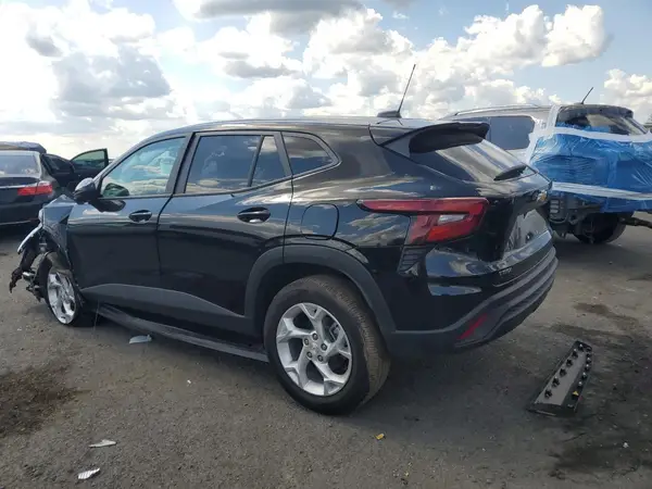 KL77LFEP0SC235365 2025 CHEVROLET TRAX - Image 2