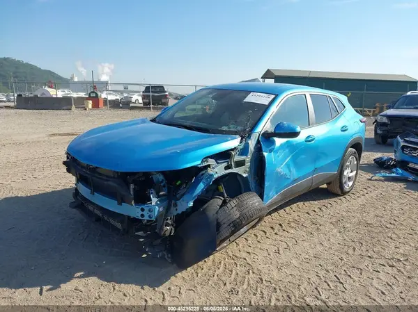 KL77LFEP0SC273887 2025 CHEVROLET TRAX - Image 2
