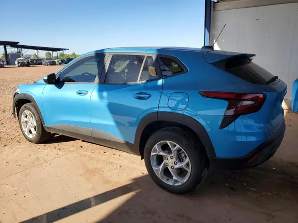 KL77LFEP0SC275963 2025 CHEVROLET TRAX - Image 2