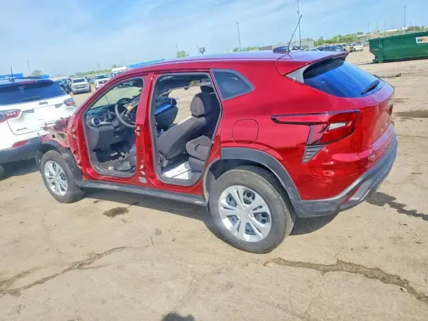 KL77LFEP0SC295579 2025 CHEVROLET TRAX - Image 2