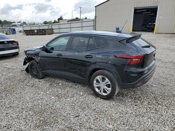 KL77LFEP0SC302255 2025 CHEVROLET TRAX - Image 2