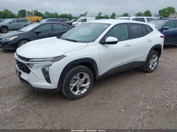 KL77LFEP0SC303955 2025 CHEVROLET TRAX - Image 2