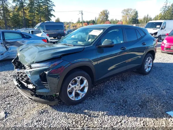 KL77LFEP0SC318813 2025 CHEVROLET TRAX - Image 2