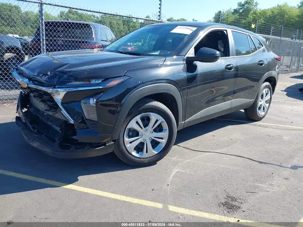 KL77LFEP0SC337751 2025 CHEVROLET TRAX - Image 2