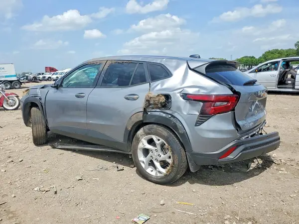 KL77LFEP0TC025236 2026 CHEVROLET TRAX - Image 2