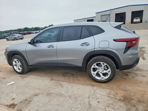 KL77LFEP0TC105152 2026 CHEVROLET TRAX - Image 2