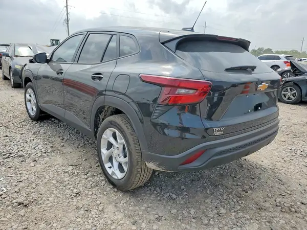 KL77LFEP0TC117463 2026 CHEVROLET TRAX - Image 2