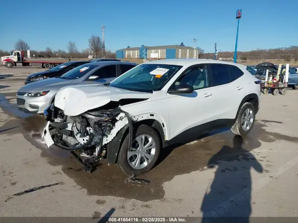 KL77LFEP1SC004863 2025 CHEVROLET TRAX - Image 2