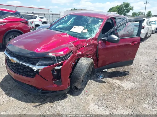 KL77LFEP1SC010940 2025 CHEVROLET TRAX - Image 2
