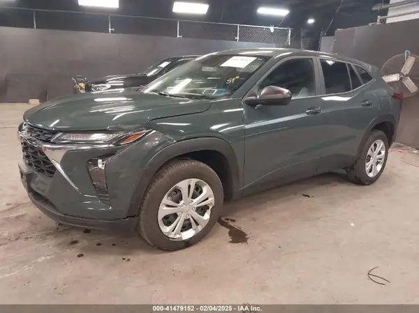 KL77LFEP1SC043842 2025 CHEVROLET TRAX - Image 2