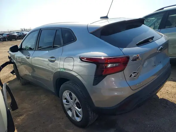 KL77LFEP1SC063153 2025 CHEVROLET TRAX - Image 2