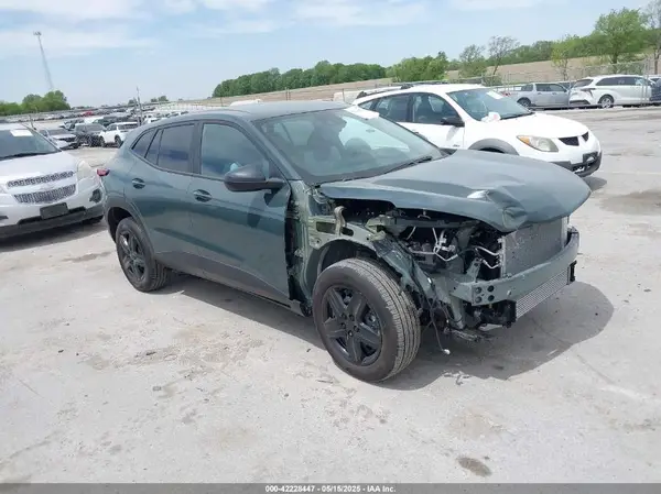KL77LFEP1SC074637 2025 CHEVROLET TRAX - Image 1