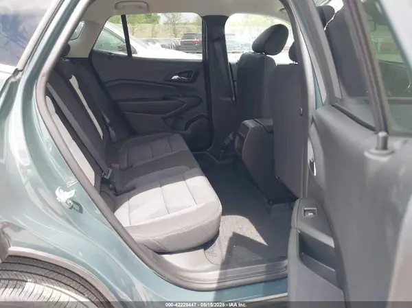 KL77LFEP1SC074637 2025 CHEVROLET TRAX - Image 8