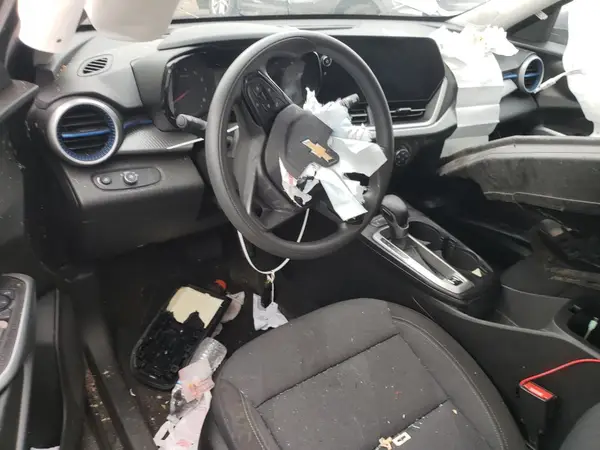 KL77LFEP1SC076310 2025 CHEVROLET TRAX - Image 8