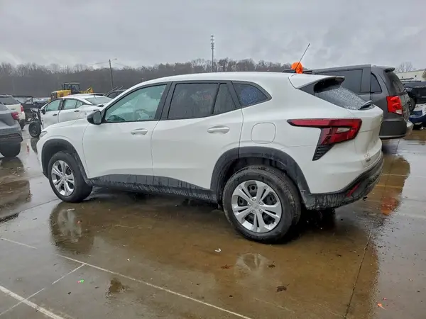 KL77LFEP1SC092989 2025 CHEVROLET TRAX - Image 2
