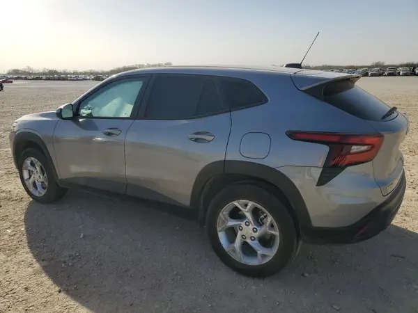 KL77LFEP1SC103733 2025 CHEVROLET TRAX - Image 2