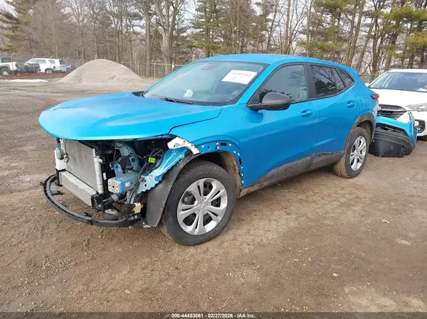 KL77LFEP1SC109242 2025 CHEVROLET TRAX - Image 2