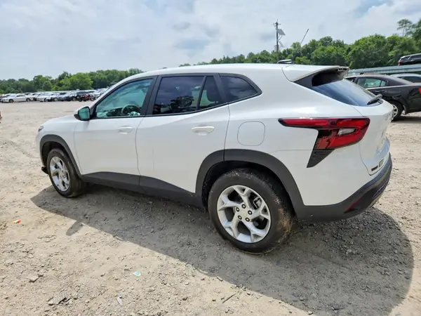 KL77LFEP1SC119754 2025 CHEVROLET TRAX - Image 2