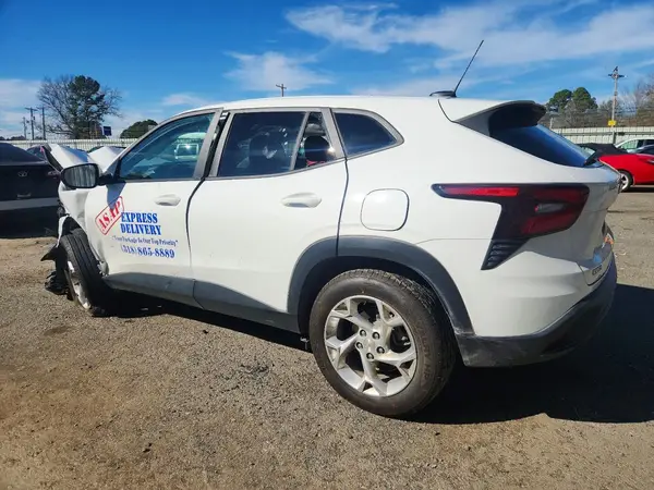 KL77LFEP1SC123707 2025 CHEVROLET TRAX - Image 2