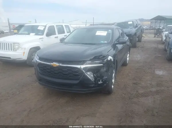 KL77LFEP1SC128244 2025 CHEVROLET TRAX - Image 2