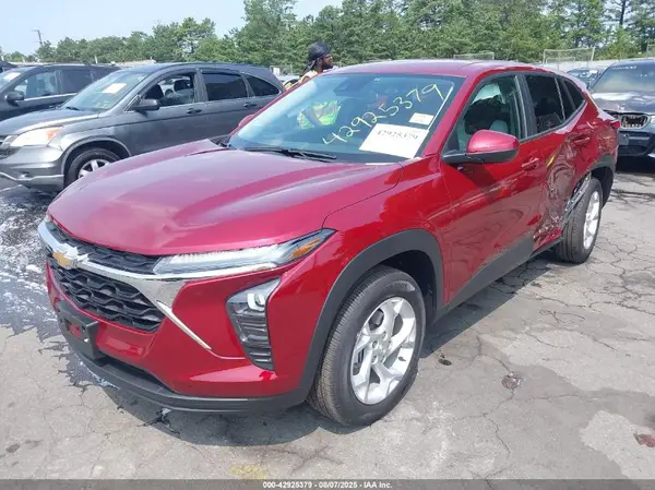 KL77LFEP1SC130446 2025 CHEVROLET TRAX - Image 2